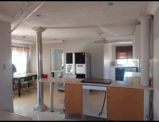 3 BEDROOM HOUSE FOR SALE IN PROTEA GLEN